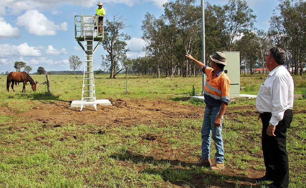 ALERT: Somerset Mayor Graeme Lehmann inspects the installation of Flood Early Warning System sirens off Schmidt Rd at Fernvale with Greenspan employees Graydon Carter and Peter Sayer. ALERT: Somerset Mayor Graeme Lehmann inspects the installation of Flood Early Warning System sirens off Schmidt Rd at Fernvale with Greenspan employees Graydon Carter and Peter Sayer.